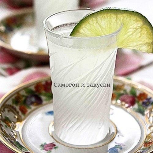 Koктейль kaмикадзе.
Вкусный напиток, который понравится каждому внезапному гостю.