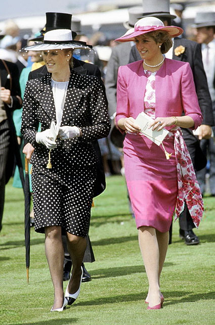 До Кейт и Меган: все об отношениях принцессы Дианы и Сары Фергюсон До Кейт и Меган: все об отношениях принцессы Дианы и Сары Фергюсон монархии