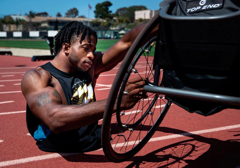 Зайон Кларк: как парень без ног стал профессиональным борцом