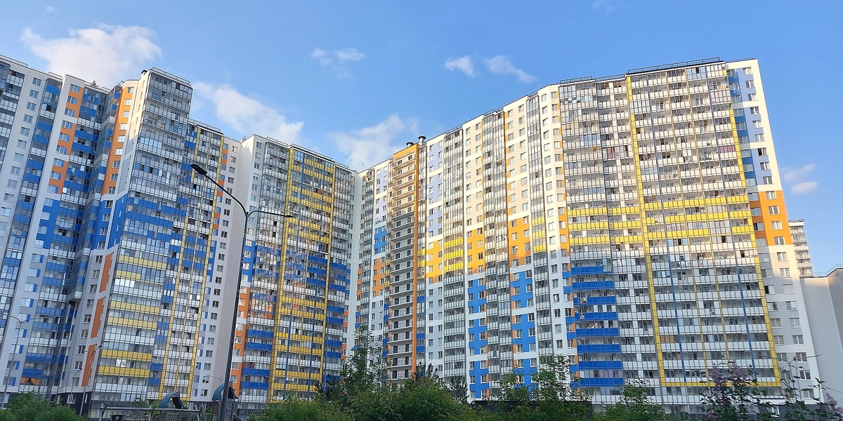 5 пугающих российских ЖК. Посмотрите на эти дома — вы смогли бы тут жить? 5 пугающих российских ЖК. Посмотрите на эти дома — вы смогли бы тут жить? можно, выглядит, рублей, этого, площадью, поселок, фотографии, квартир, тысяч, миллионов, квадратов, Славы, здесь, этаже, минут, домов, купить, студии, живет, почти