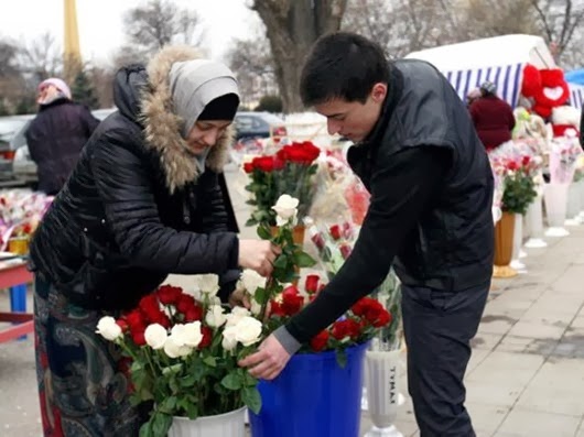 Что подарить на 8 Марта жене, а что любовнице 