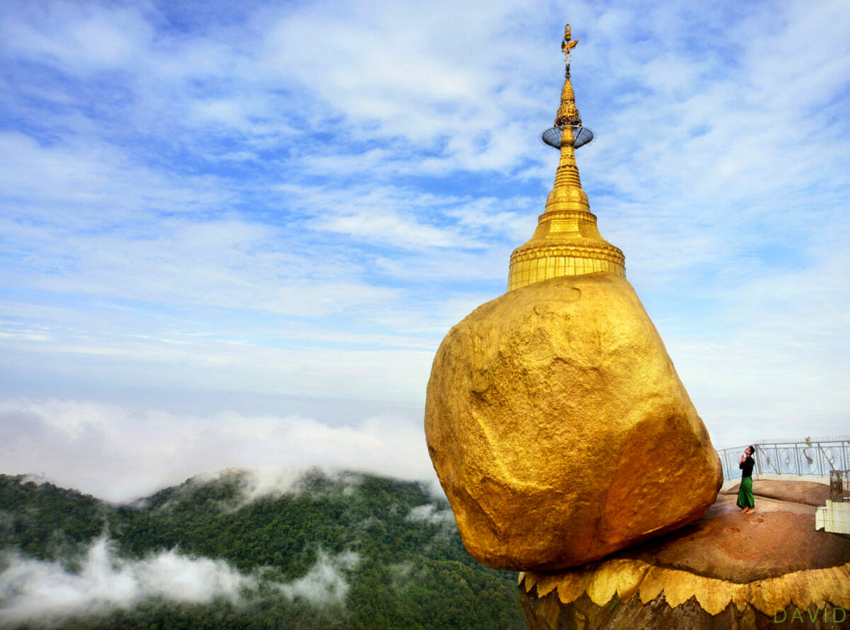 Золотой камень. Золотой камень Мьянма. Золотой камень Будды в Мьянме. Чайттийо золотой камень. Золотая скала, Мьянма.