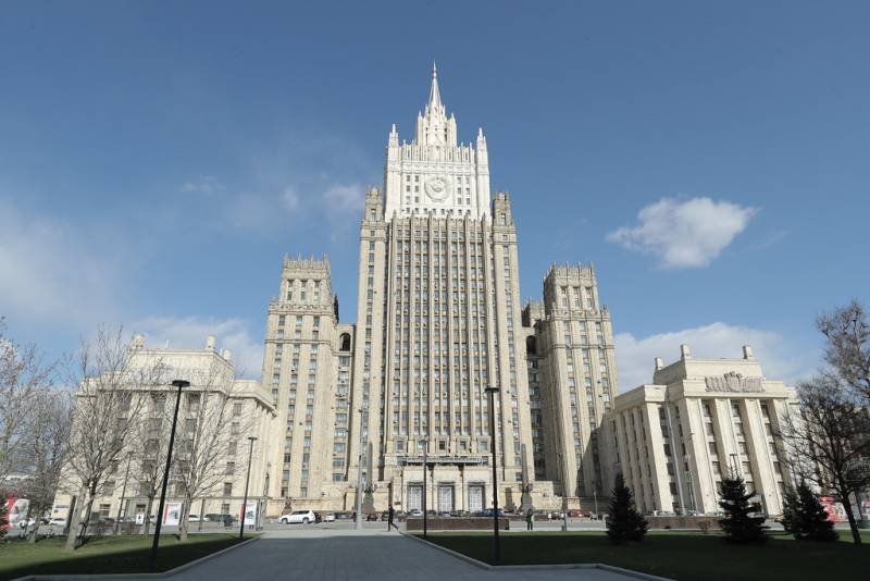 Россия потребовала от пресс-секретаря посольства США покинуть страну Новости