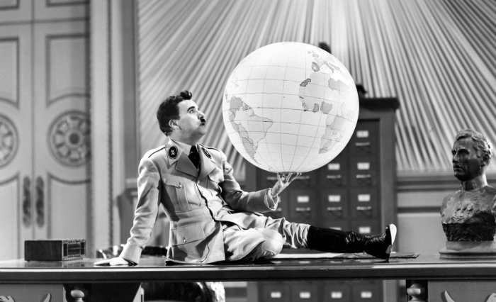 За что Чарли Чаплин подвергался травле и был выслан из США 