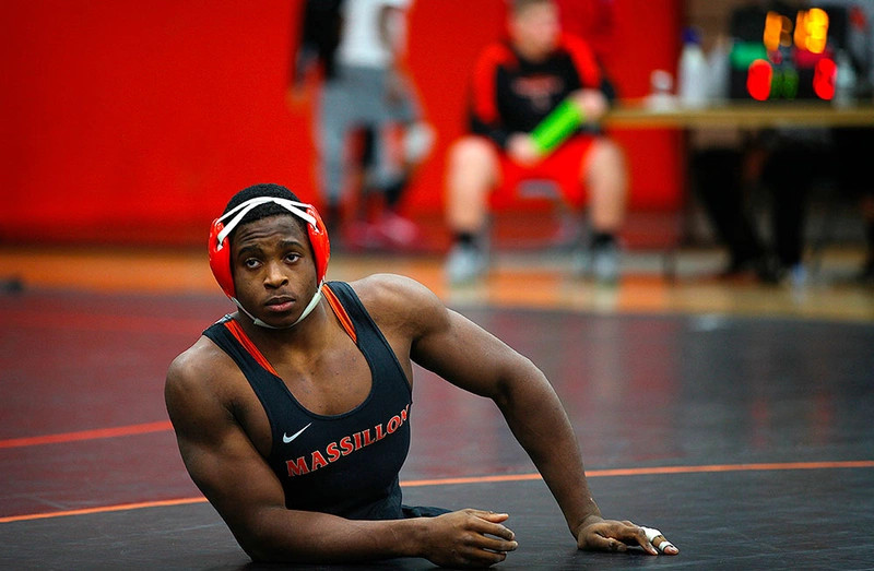 Зайон Кларк: как парень без ног стал профессиональным борцом