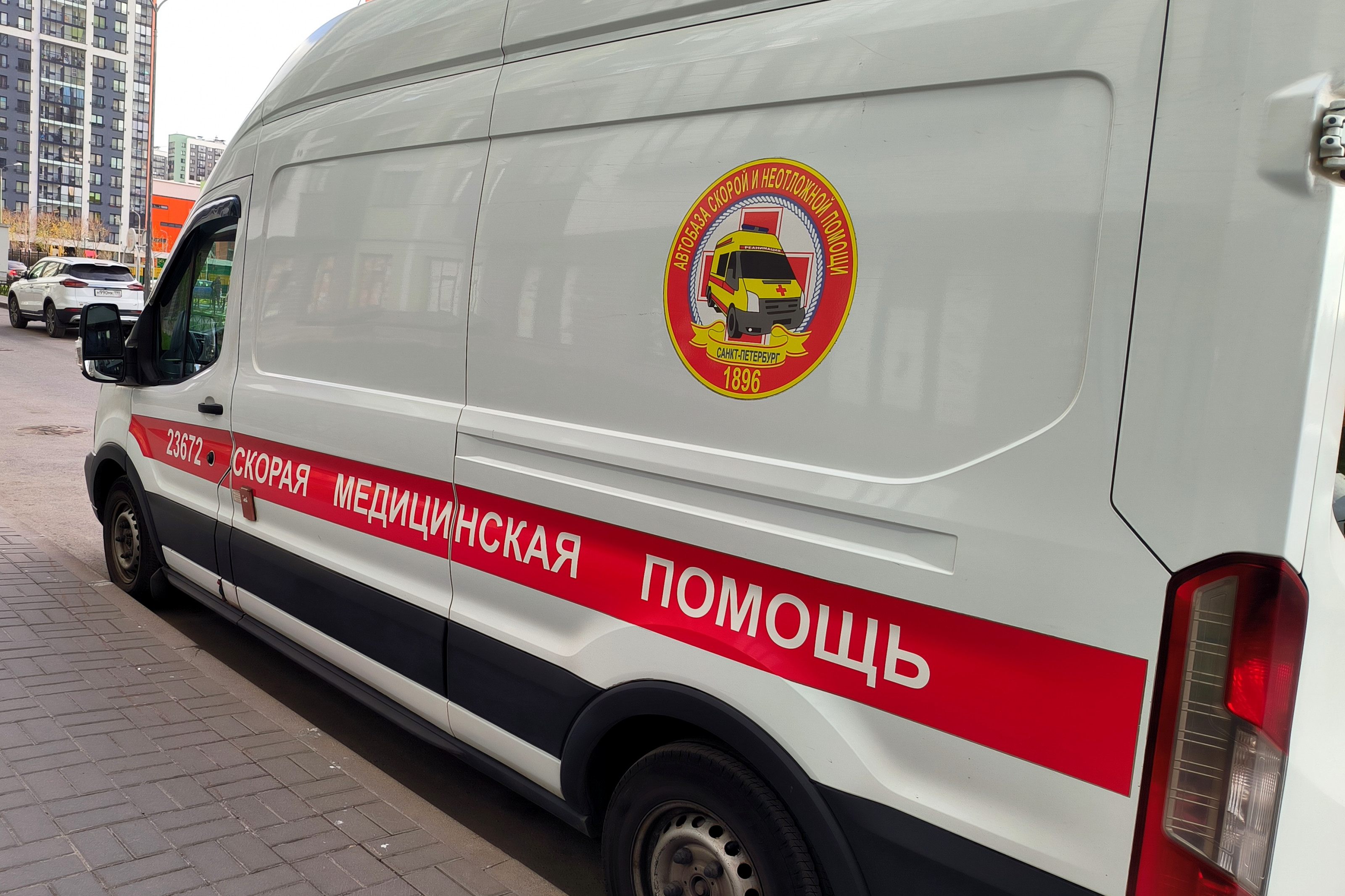 В больницу попал спустя сутки: петербуржец серьёзно пострадал при приземлении с парашютом