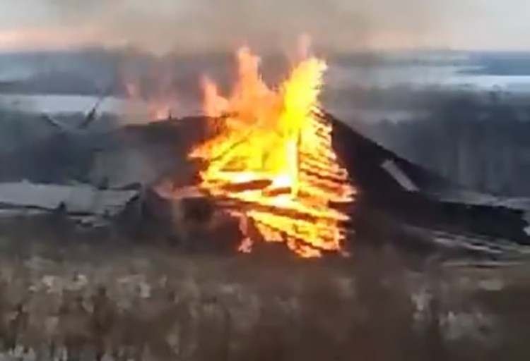 Колокольню решено было сжечь прямо в селе. ФОТО: "Нижний Новгород. Без цензуры".