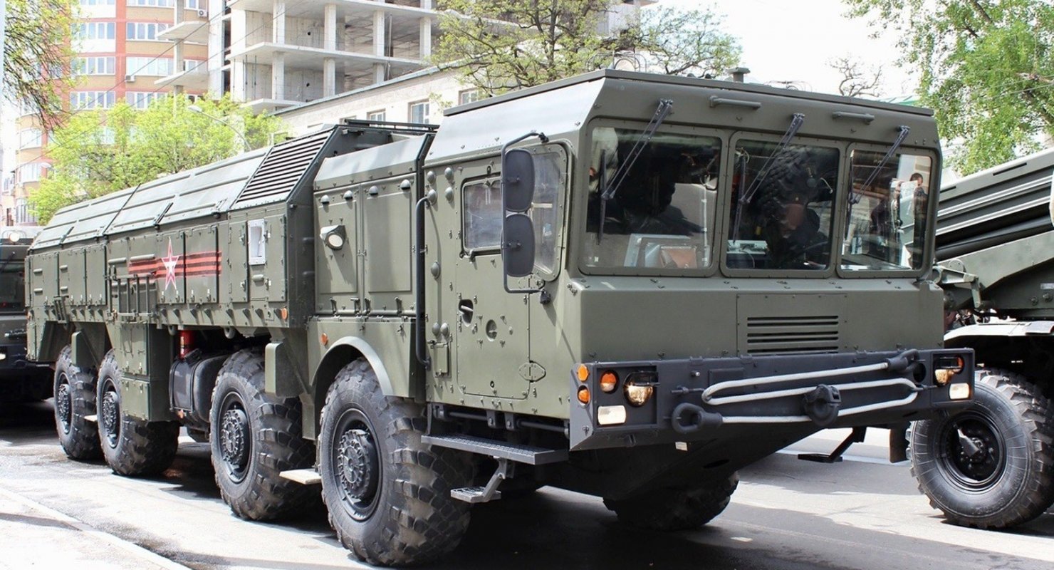 Что собой представляет машина, несущая крылатые ракеты: МАЗ-7930