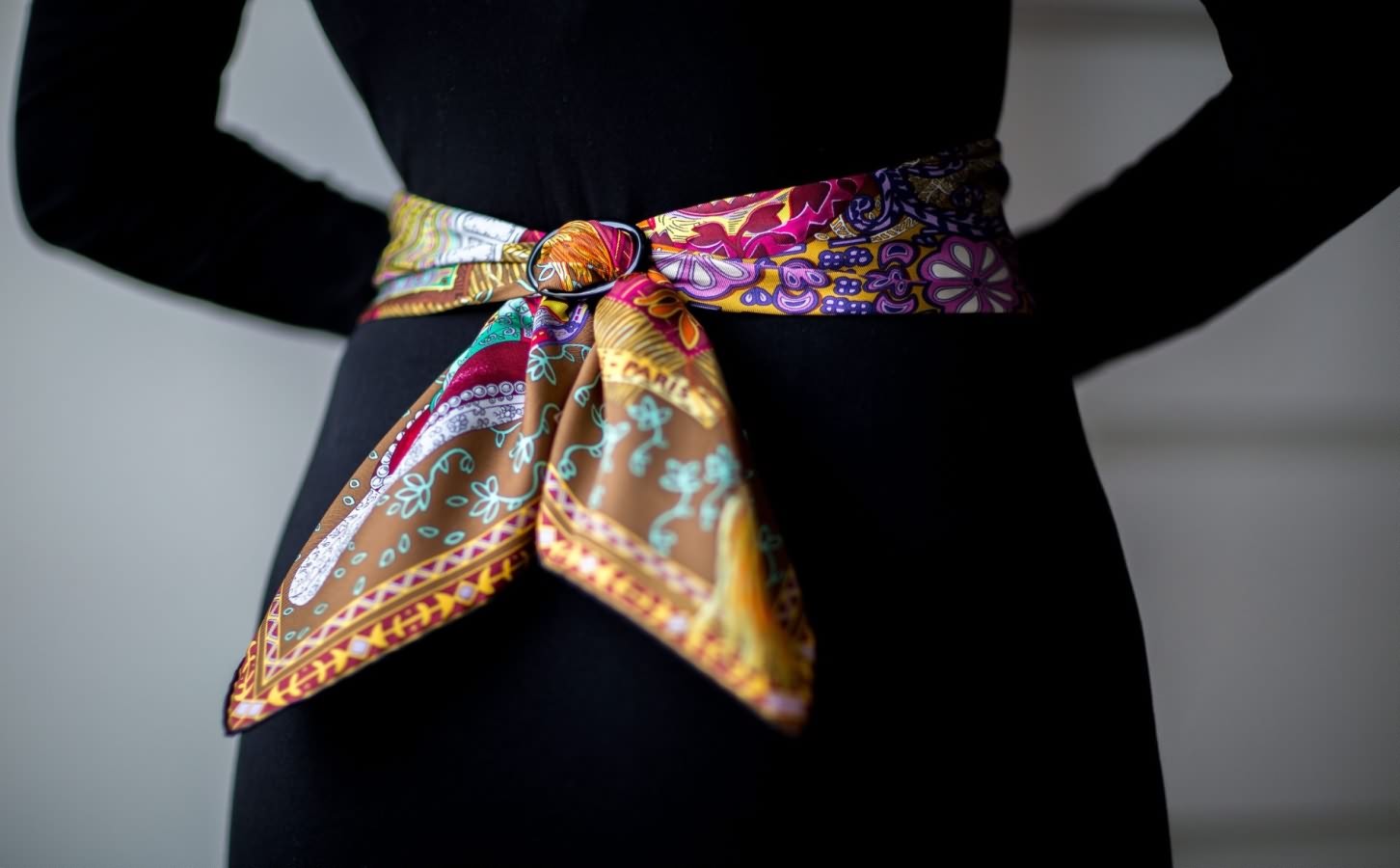 Шелковые платки: лучшие, стильные и простые способ их носить