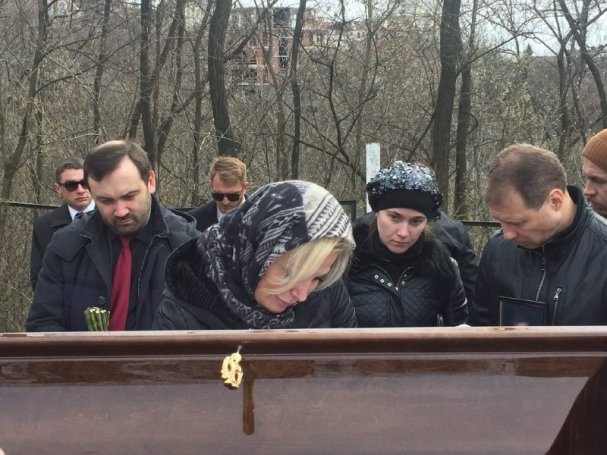 На похоронах Вороненкова объявили о концерте Максаковой