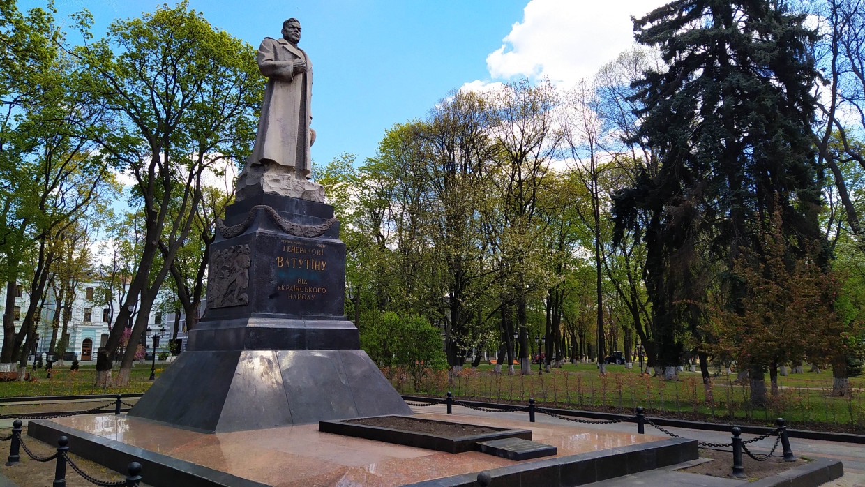 На Украине возложили цветы к памятнику освободителя Киева от фашистских захватчиков