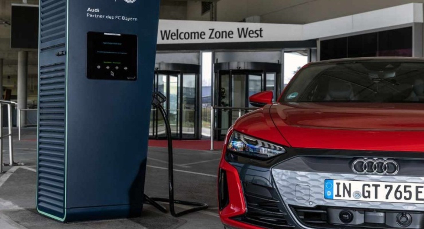 Audi электрифицирует ФК «Бавария» в Мюнхене Audi электрифицирует ФК «Бавария» в Мюнхене Автомобили