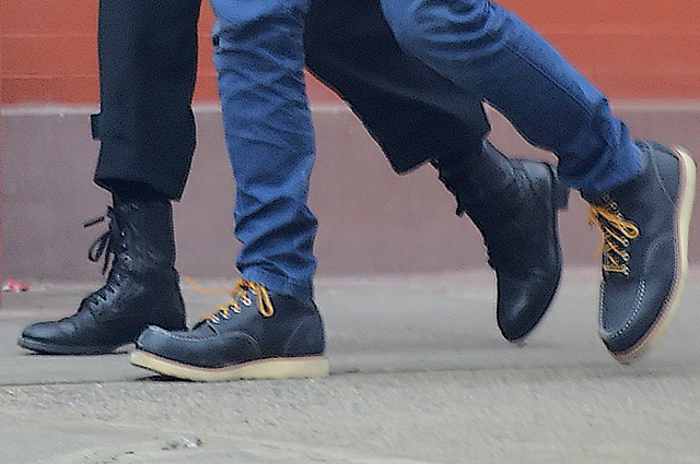 Стильный casual: Ирина Шейк и Брэдли Купер на прогулке в Нью-Йорке звездные пары