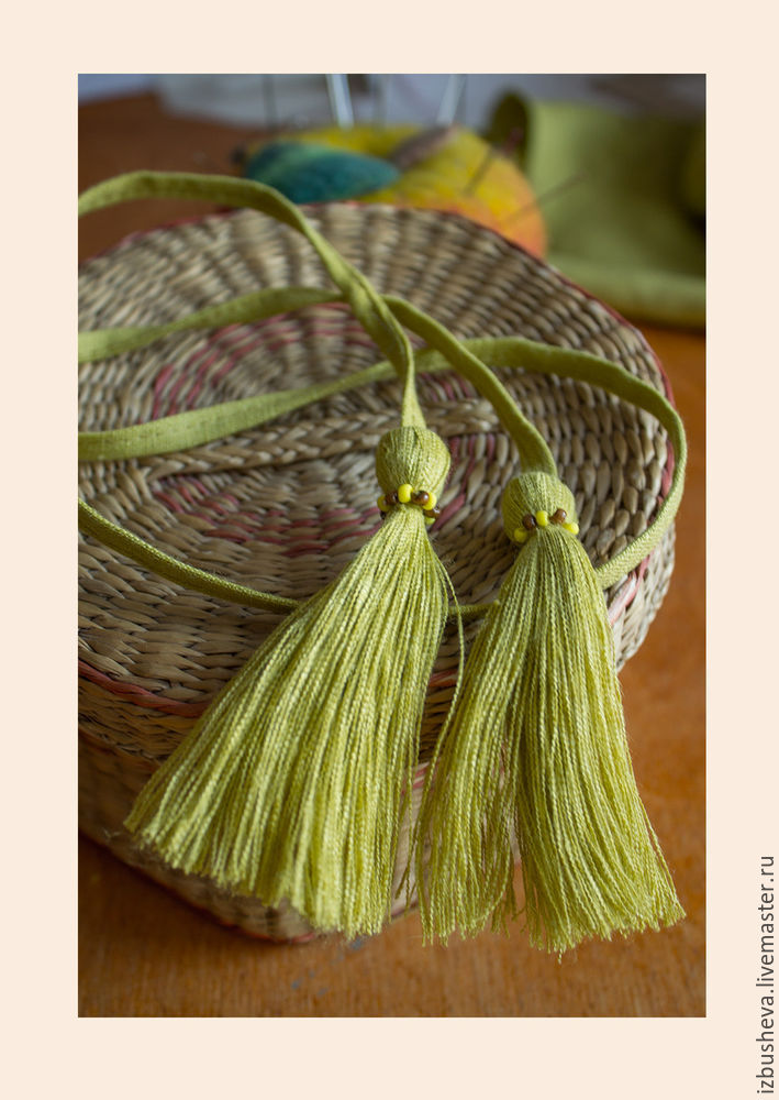 Мастерим шнурок с кистями для одежды