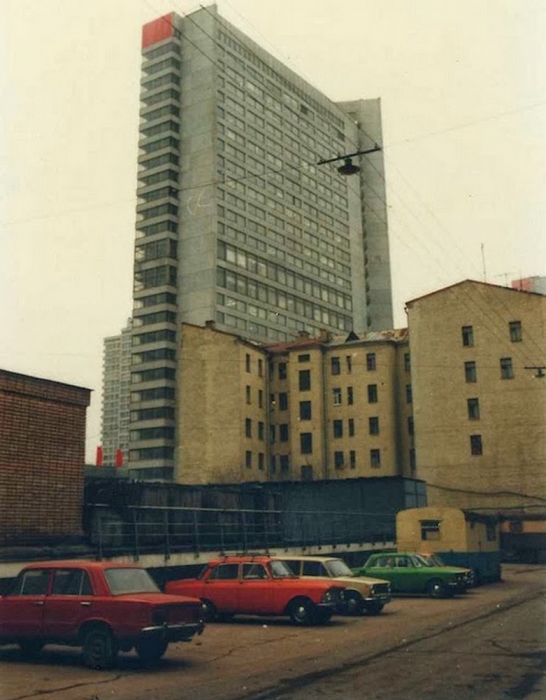 Высотка в центре города. СССР, 1986 год.