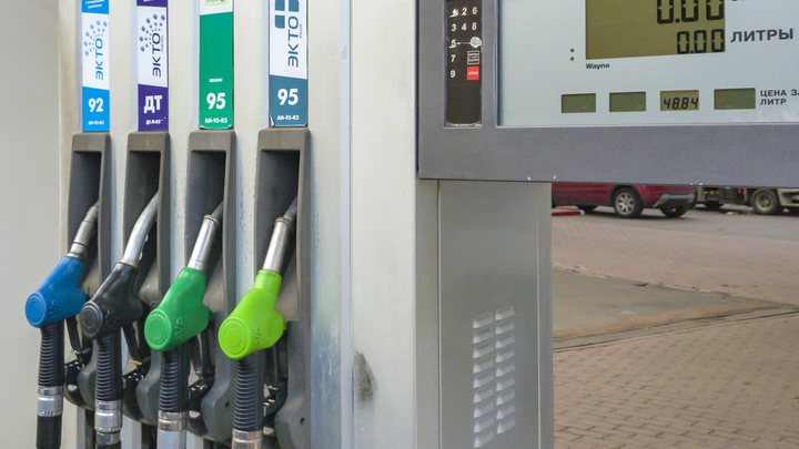 Уже в январе: Эксперты назвали главную причину грядущего роста цен на бензин россия