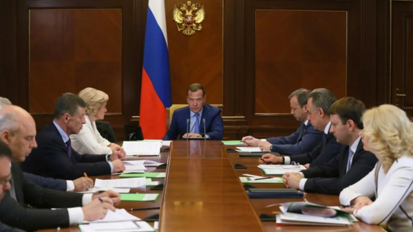 Правительство сделало заявление, что пенсионеры получают очень большие пенсии