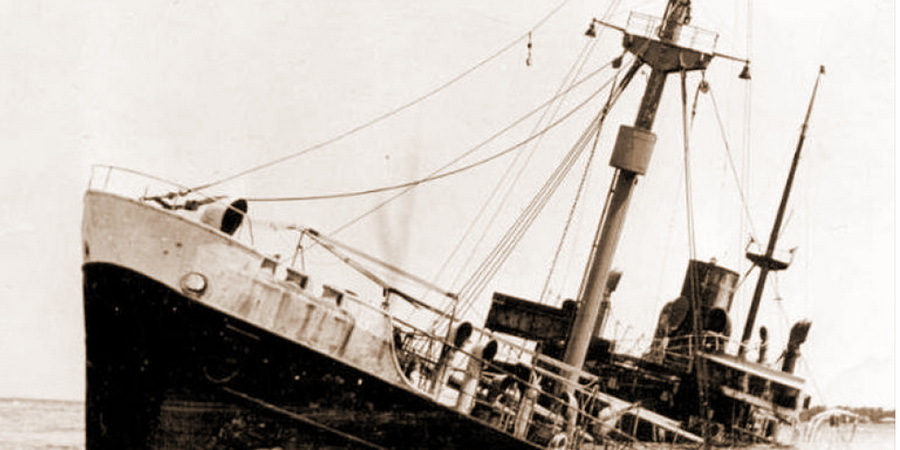 ​Итальянское судно «Фелла», затопленное в Коста-Рике 30 марта 1941 года. Вместе с союзниками пыталось затопиться и немецкое судно «Эйзенах», однако его удалось спасти. Итальянский торговый флот после вступления Италии в войну оказался в ещё более худшей ситуации, чем немецкий - Когда фатерланд слишком далеко | Warspot.ru