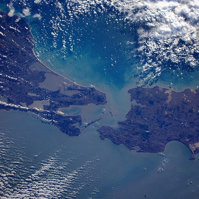 Керченский Пролив и город Керчь с борта МКС  Instagram, земля, космонавты