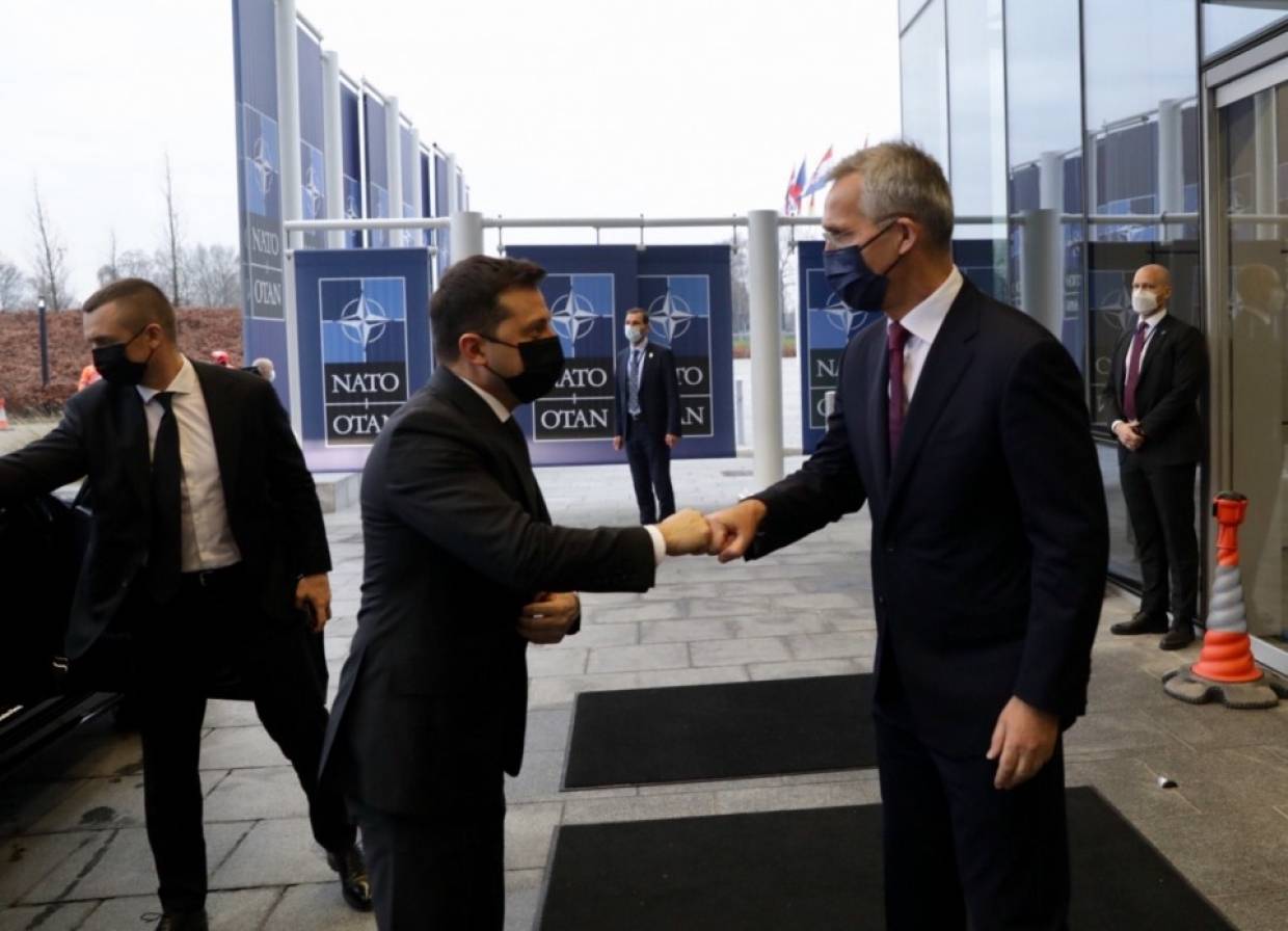 Публицист Мармазов: «Психоз» на Украине как феномен «Вороньей слободки» Политика