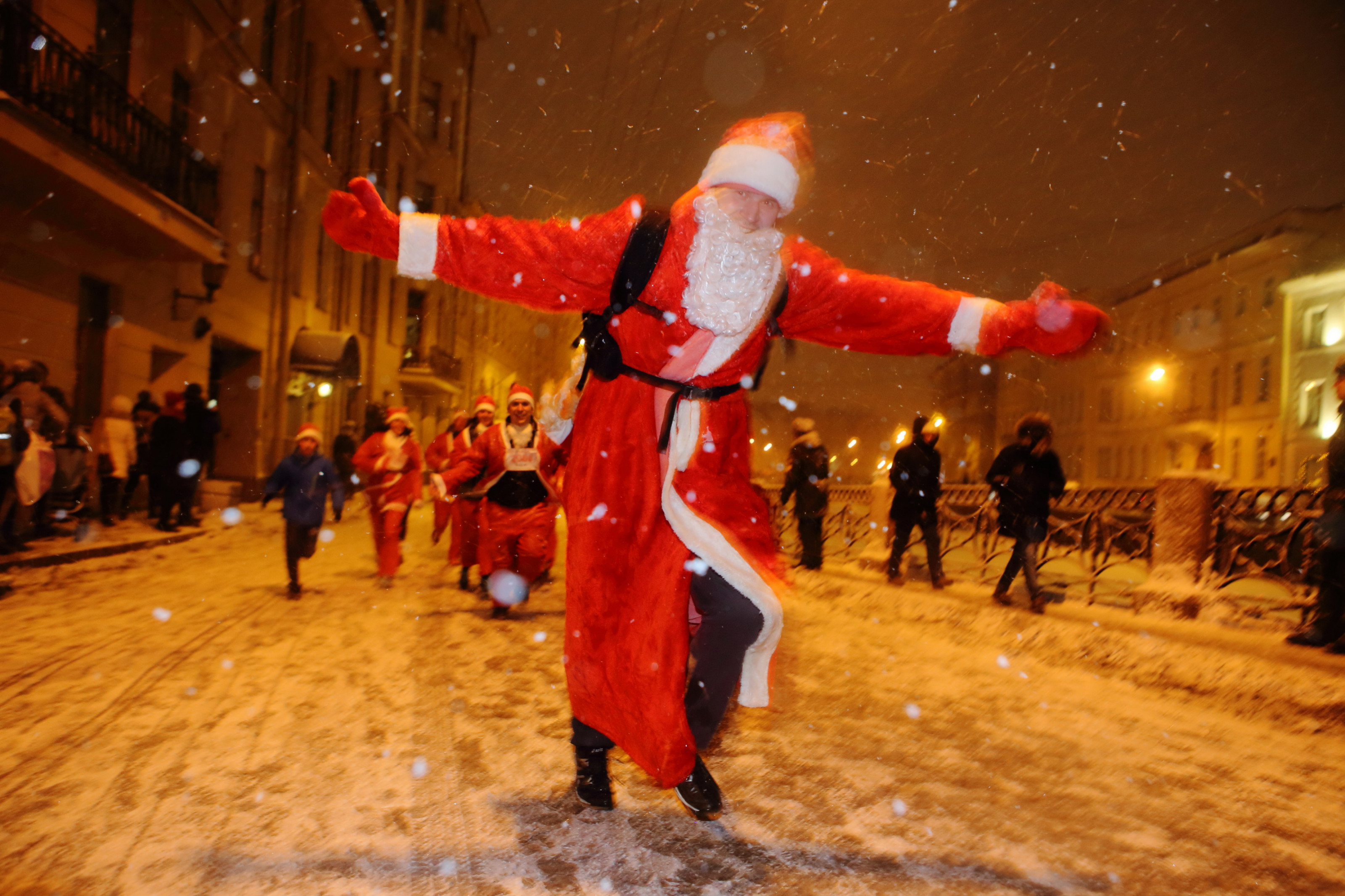 В россии запретили новый год. Дед Мороз на красной площади фото.