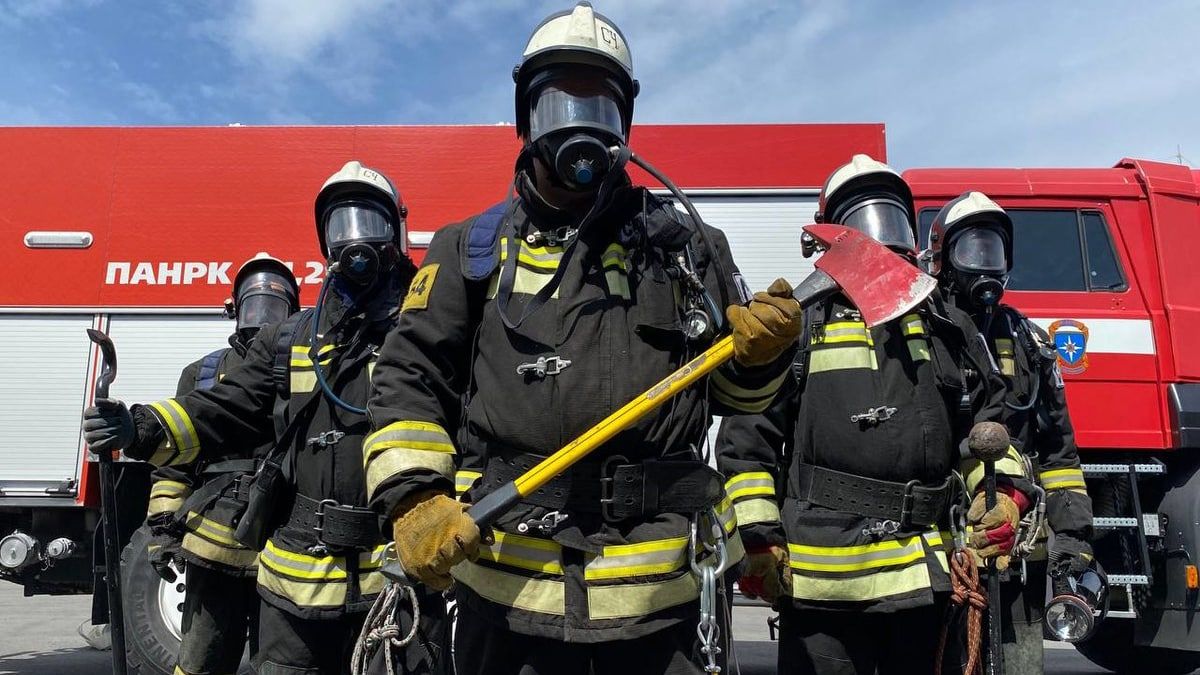 Спасатели потушили крупный пожар на складе в Казани Происшествия