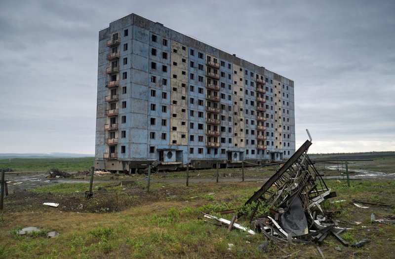 Здание в городе-призраке Аликель, расположенном за Полярным кругом, Константин Владимирович заброшенные здания, маяк, просторы, россия, церкви