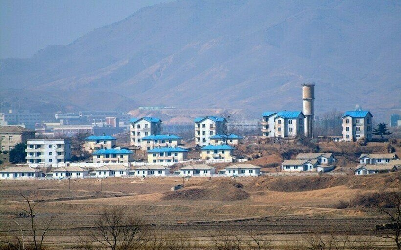 Типичное северокорейское поселение/ © travelask.ru