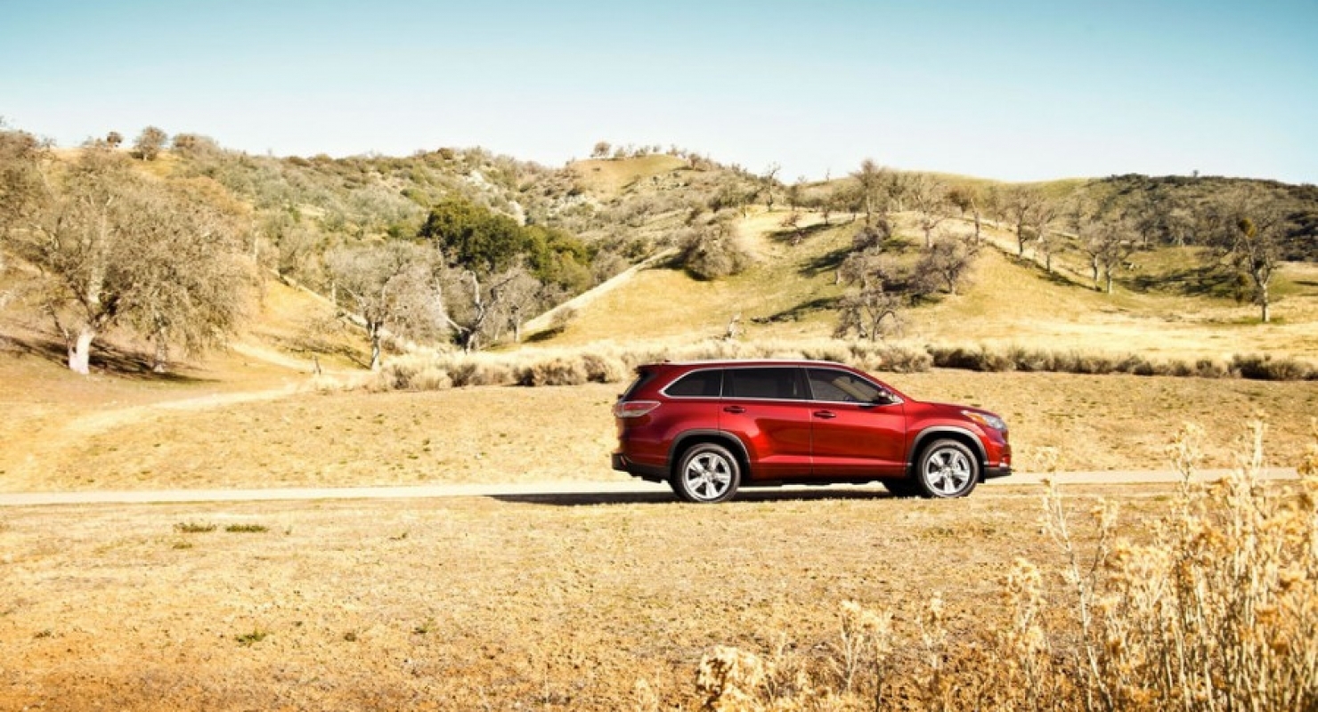 Новый Toyota Grand Highlander 2023 можно заказать в России