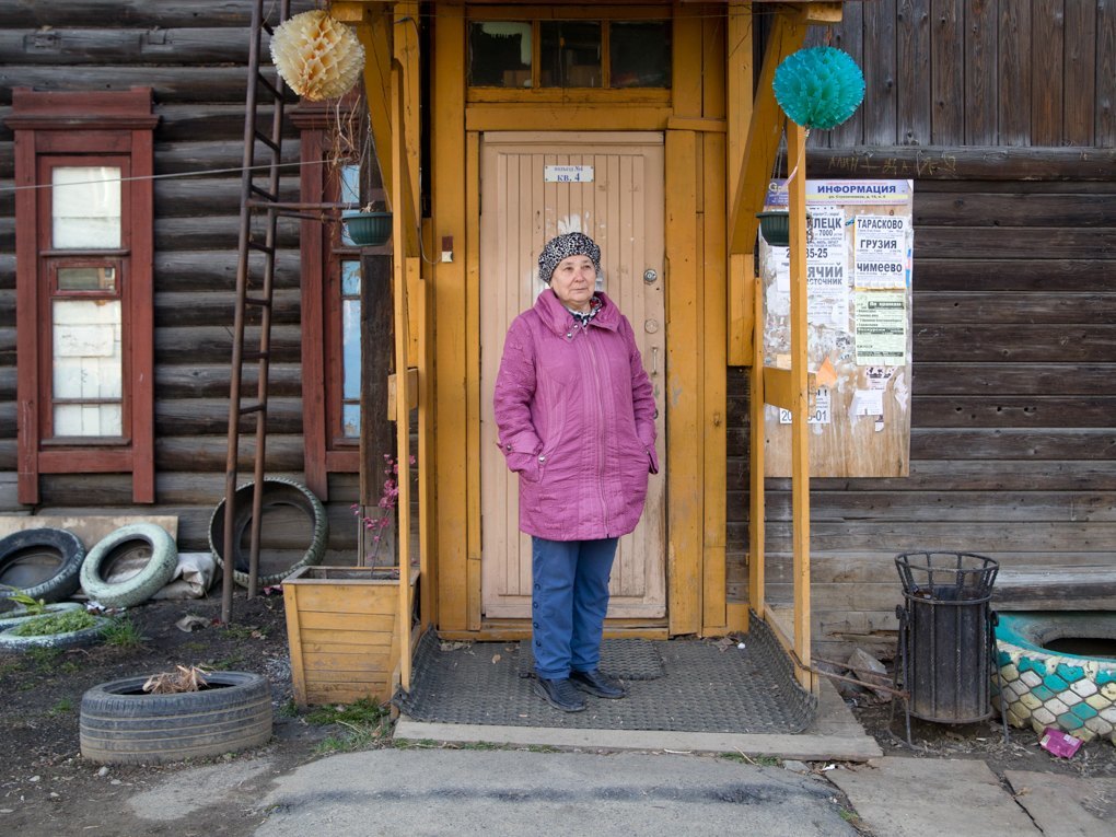 Я живу в деревянном доме-гнезде с Дон Кихотом (Екатеринбург) Стрелочников, домов, здесь, железной, дороги, домах, здания, только, очень, улице, деревянных, Бабыкин, метро, жилье, строили, наших, назад, поверхность, Потом, построили