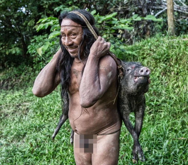 Неутомимые охотники джунглей: амазонское племя ваорани жизни, ваорани, джунглях, Вацлав, аборигенов, фотограф, используют, Амазонки, живут, охотятся, фотографии, пятерых, лесов, племя, Шильха, племени, используя, обезьян, работники, которым