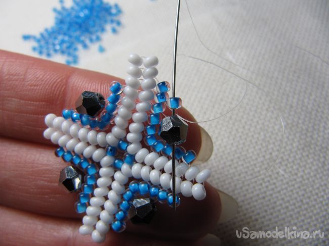 Браслет из бисера «Снежная королева» 