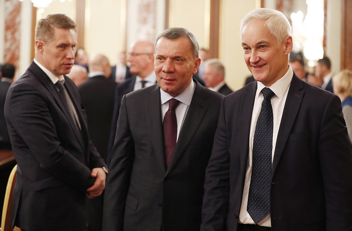 Справа налево: Андрей Белоусов, Юрий Борисов и министр здравоохранения Михаил Мурашко