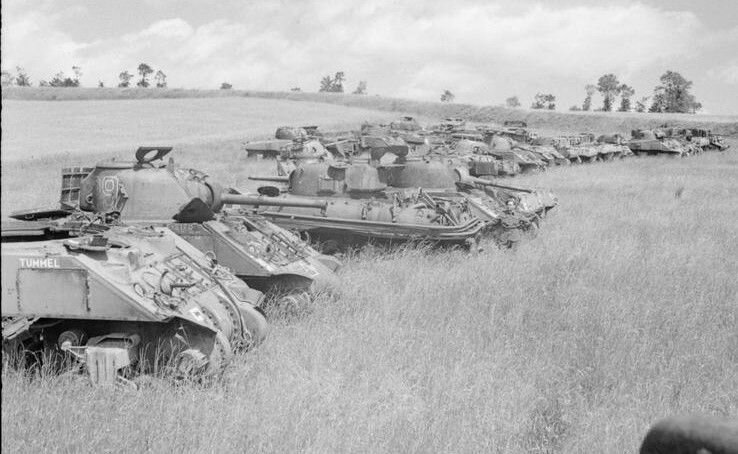Танки  M4 Sherman ожидающие разборки - работающие агрегаты отправлялись  на гражданские нужды, остальное резалось и переплавлялось