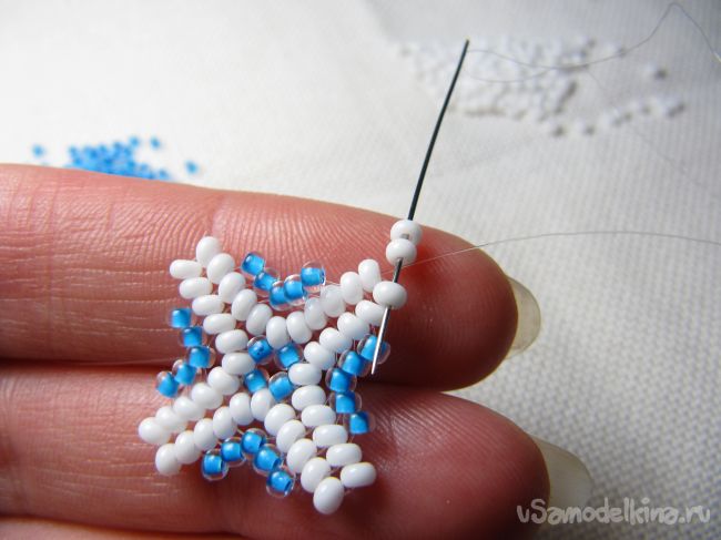 Браслет из бисера «Снежная королева» 