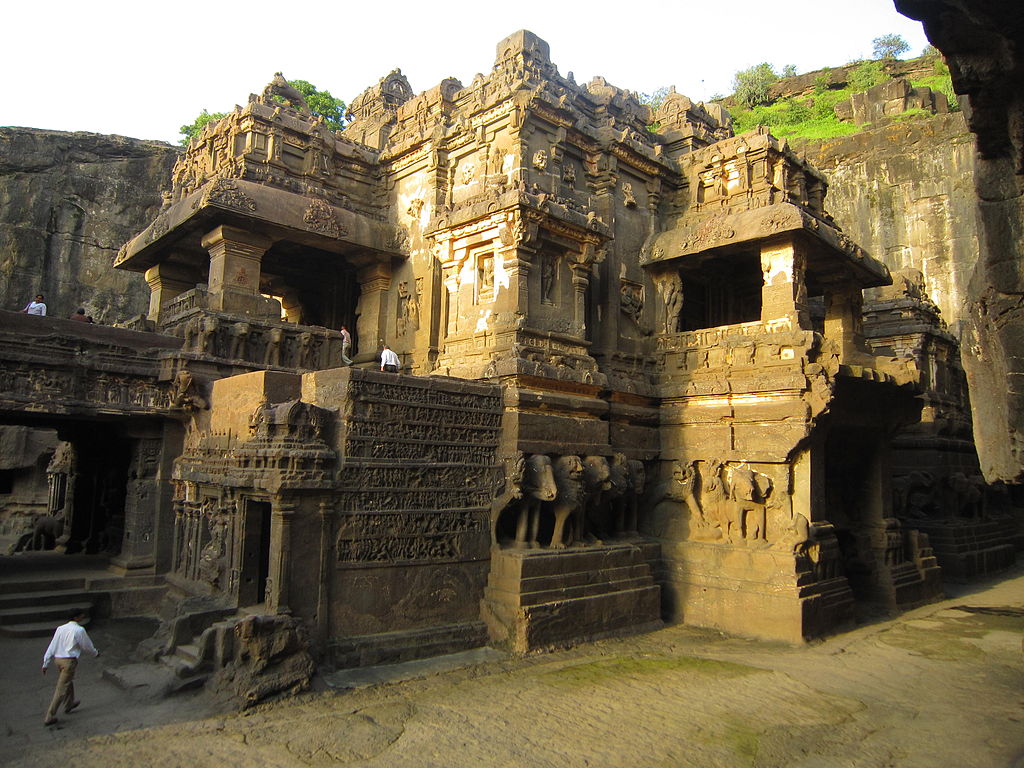 1024px-Ellora_caves_N-MH-A51_5