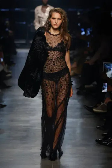 Неделя моды в Париже: Ирина Шейк, Елена Перминова и Диана Крюгер на показе Isabel Marant Marant, Isabel, показе, осеньзима, Елена, Перминова, Ирина, подиум, другие, супермодель, Тугаард, Крюгер, Тенни, Диана, Консани, рамках, коллекции, Самойловой, 2026Ирина, 2026Алекс