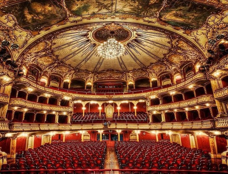 Оперный театр – гордость и достояние любого города.-19
