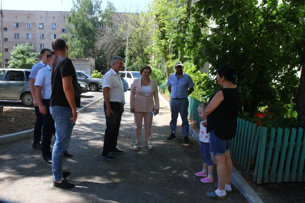 Елена Сорокина проинспектировала рязанские дворы, в которых проводится ремонт