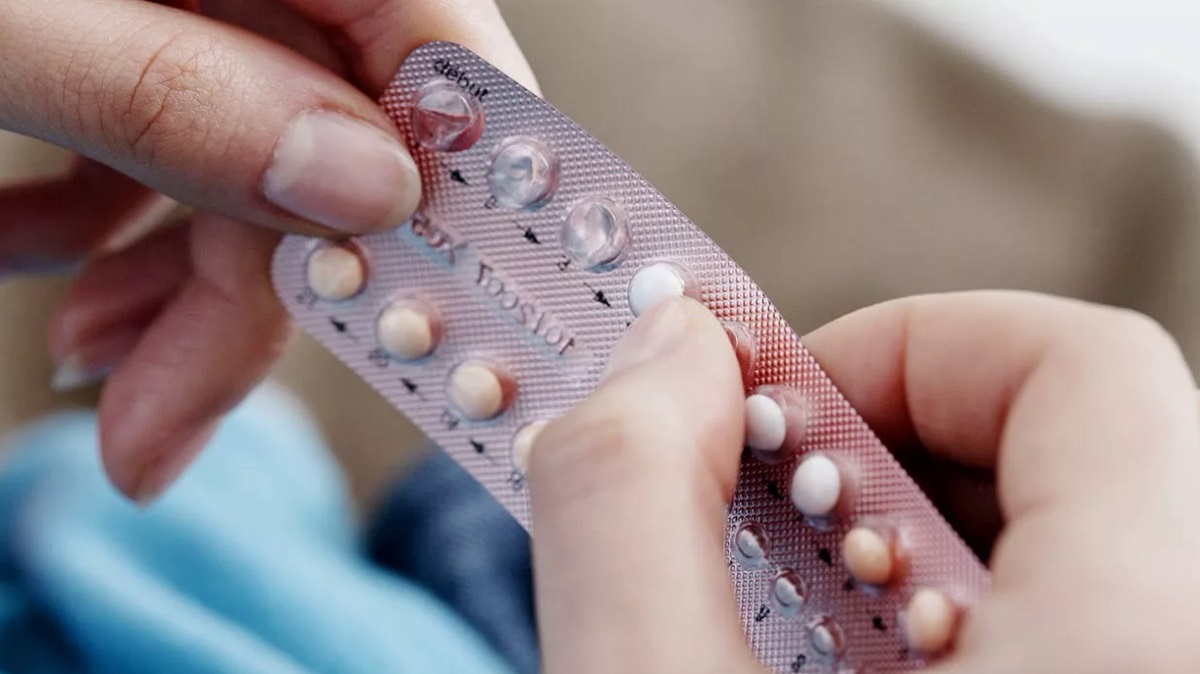 Десятки женщин получили от властей противозачаточные таблетки и забеременели