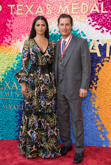 Мэттью Макконахи и Камилла Алвес снялись для обложки модного издания и рассказали о семейной жизни Звезды,Звездные пары