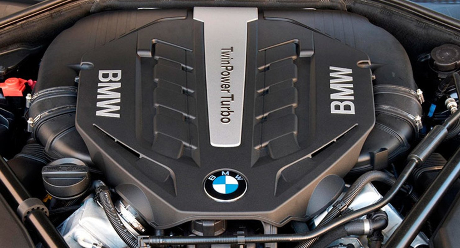 Компания BMW может бесплатно заменить двигатель V8
