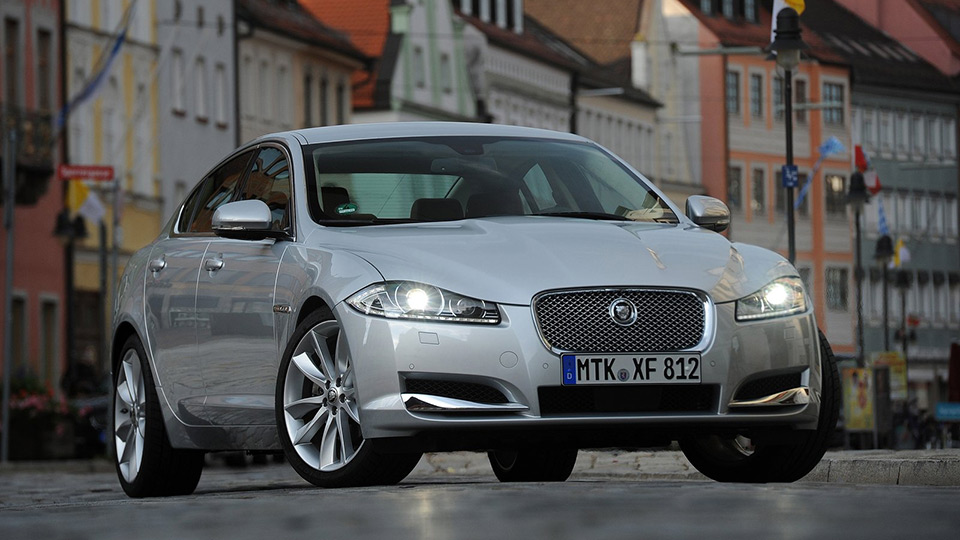 В России отзовут 1652 седана Jaguar XF