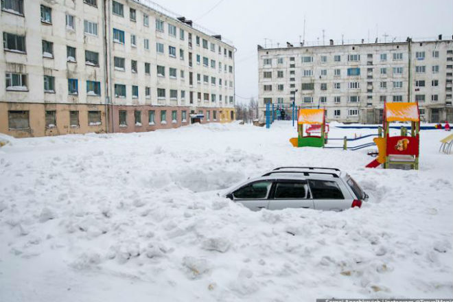 Как живут на Колыме где зимой бывает до минус 70 принципе, километров, невероятно, Колыма, будто, эффект, такой, дымку, туманную, уходит, Бесконечное, плато, тундра, настоящая, начинается, развлеченияДальше, магазин, продуктовый, зимой, застывающих