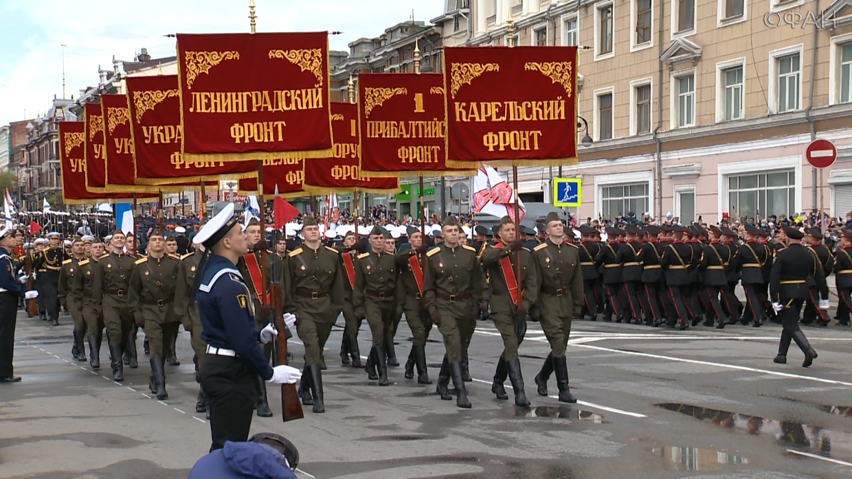 Кто принимал парад в москве. Парад Победы 2010 в Санкт-Петербурге. Фокино парад Победы. Парад Победы 2012 Хабаровск. Уссурийск парад Победы 2013.