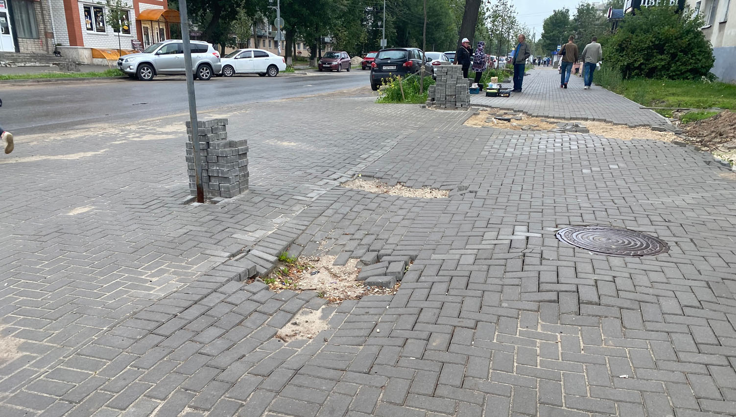 Прокуратура в Муроме проверит развалившуюся новую плитку на тротуарах