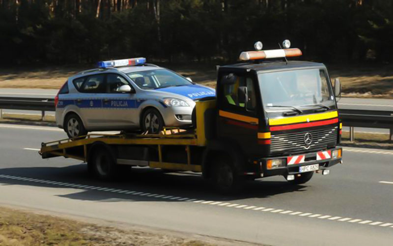 Полицейские оштрафовали водителя за неисправности. Но их машина оказалась хуже!