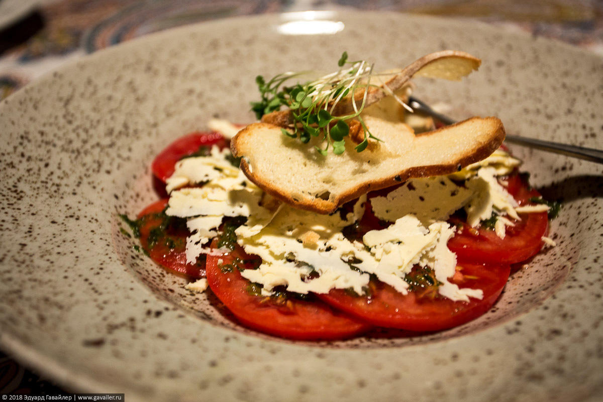 Грузинская кухня: Хачапури, суп Татариахни, свинина по-свански 