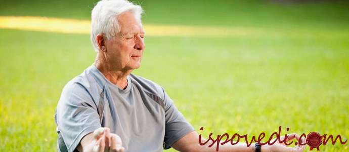 мужчина медитирует