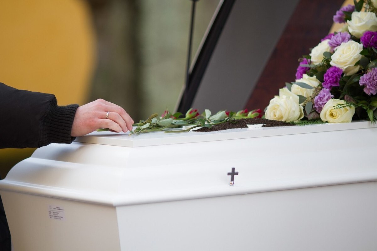 Российское муниципальное предприятие решило купить почти 30 элитных гробов